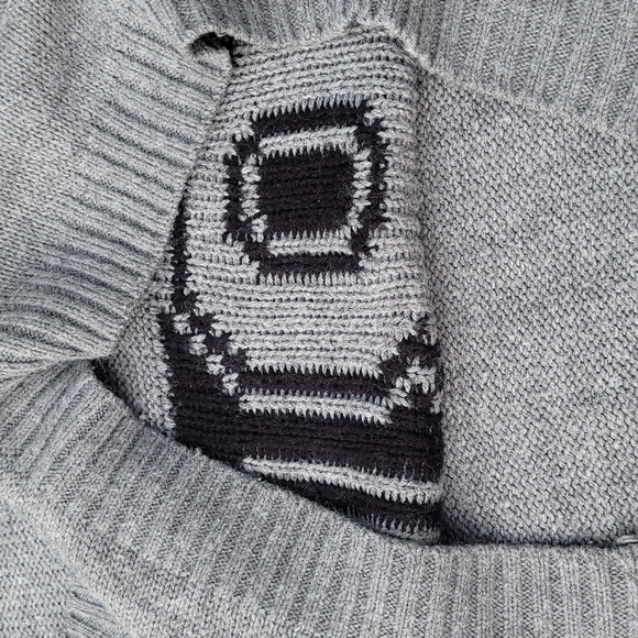 ✅️3/$40 BLUE CRUSH boxy sweater - Picture 8 of 8